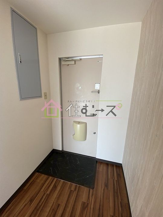 エソールビルの玄関