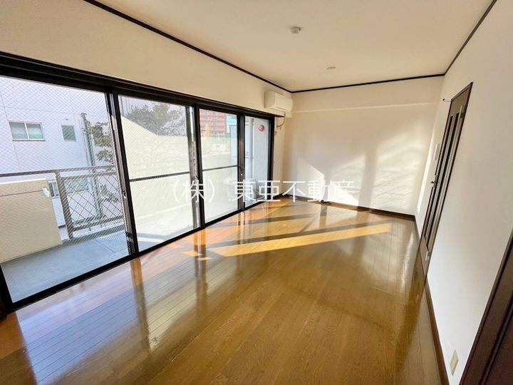 シティマンション新屋敷203の居間