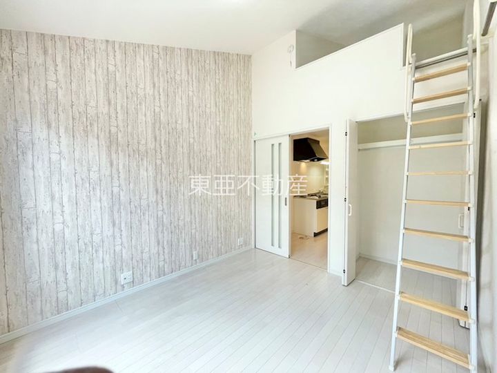 Modern Palazzo光の森205の居間