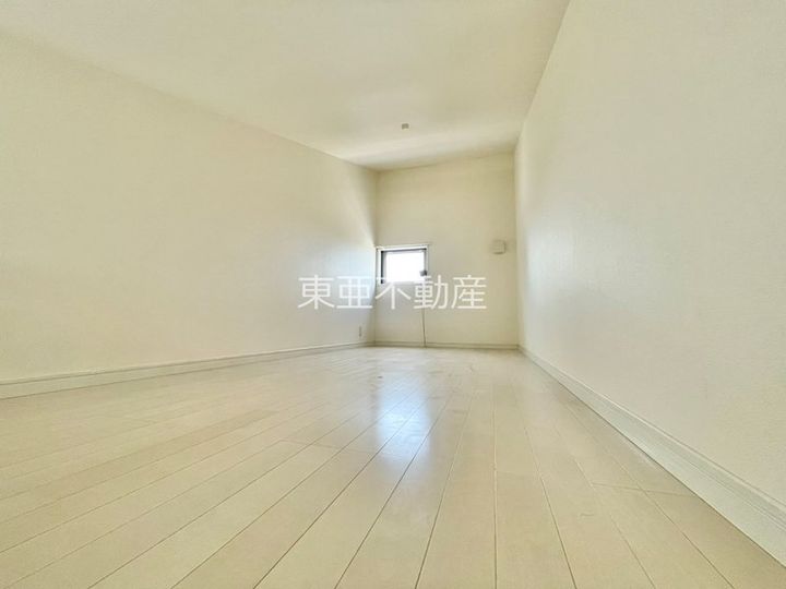 Modern Palazzo光の森205の居間