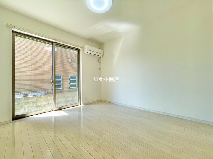 Modern Palazzo光の森101の居間