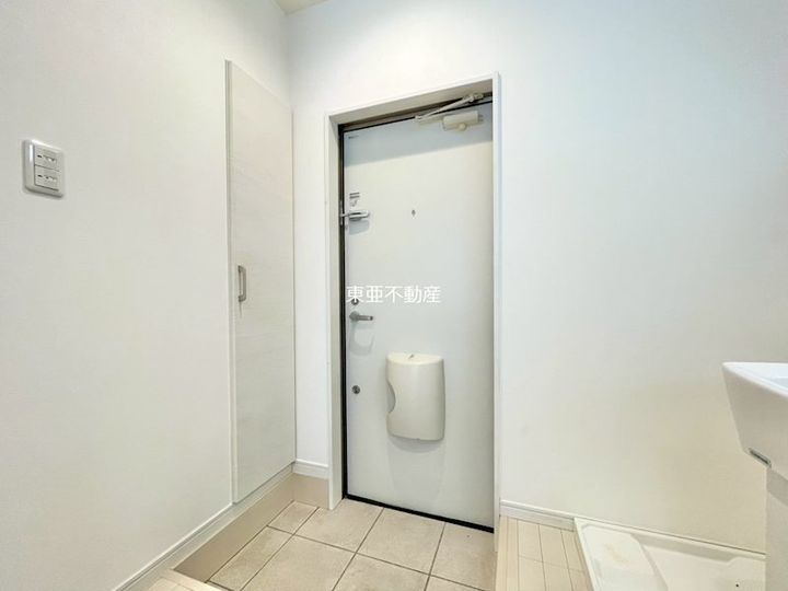 Modern Palazzo光の森101の玄関