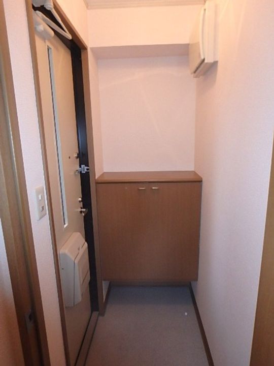 セジュール類家B105の玄関