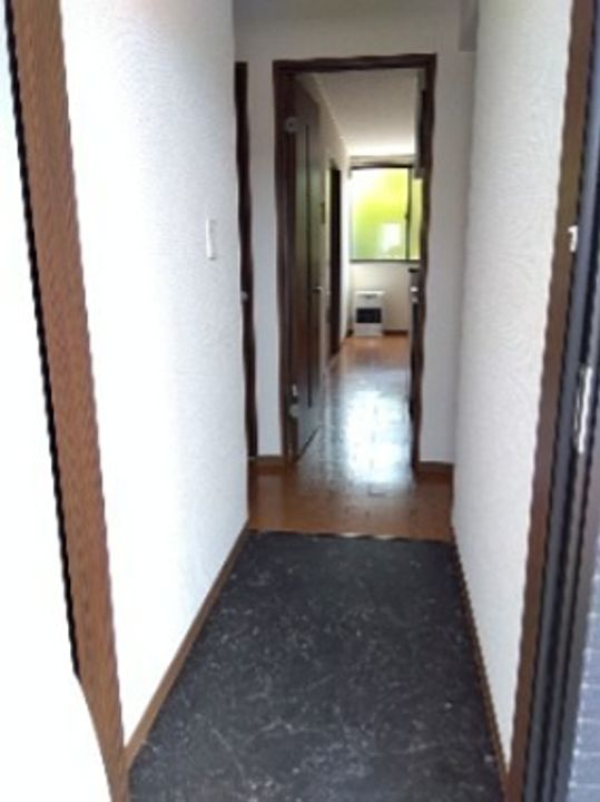 クレアージュ小中野Bの玄関