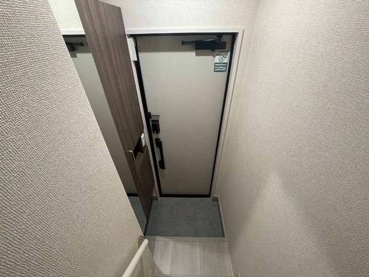 レスア柏崎IIIの玄関