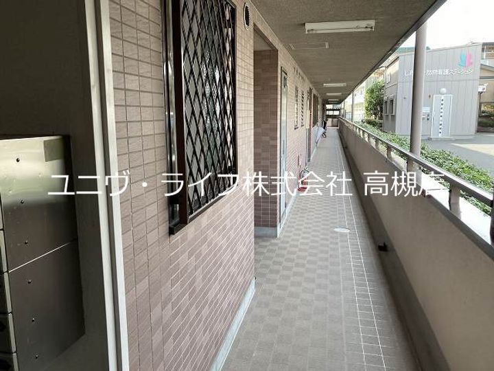 グランドール八光の玄関