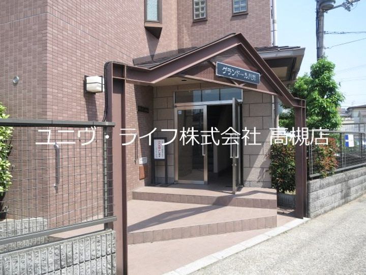 グランドール八光の玄関