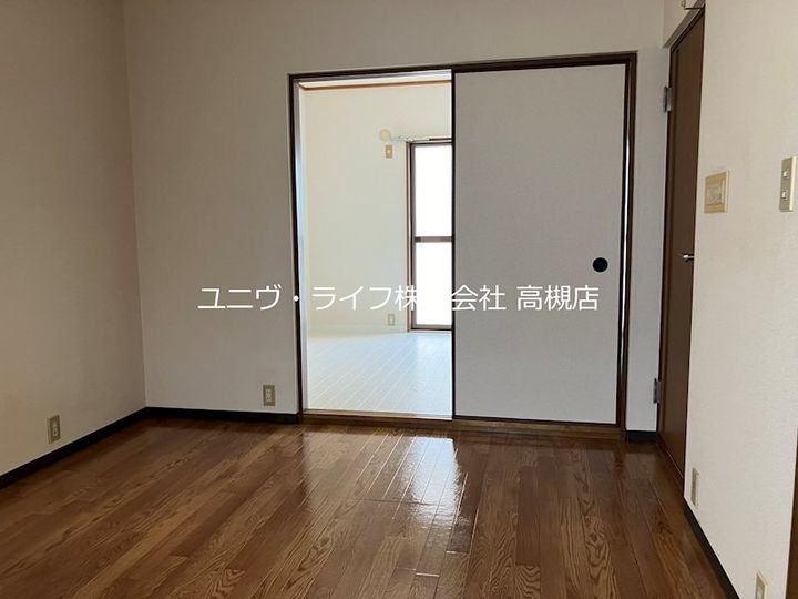 大阪府高槻市清福寺町の賃貸アパートの居間