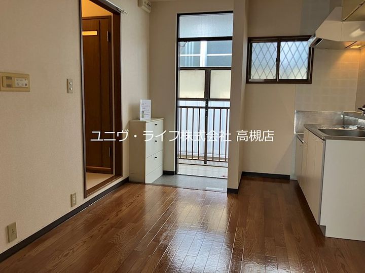 大阪府高槻市清福寺町の賃貸アパートの居間