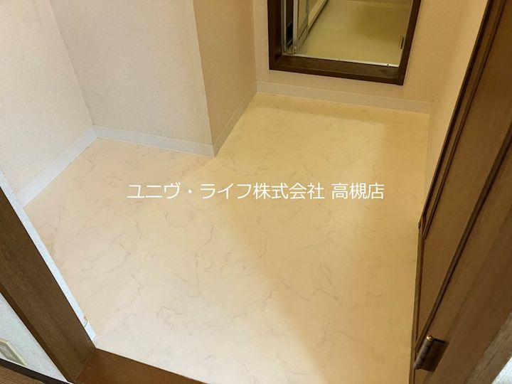 大阪府高槻市清福寺町の賃貸アパートの玄関