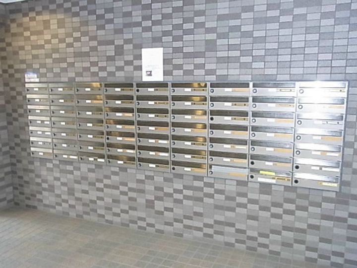 ノイレーベン古曽部の玄関