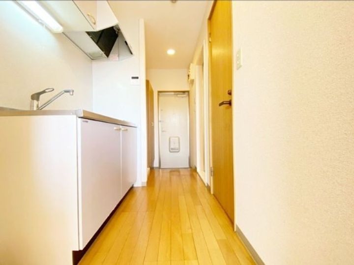 メゾンドシェティ103の玄関