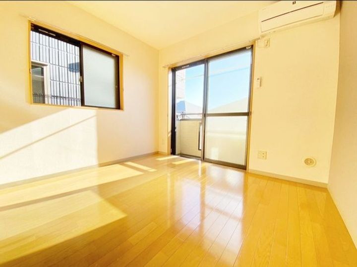 メゾンドシェティ103の居間