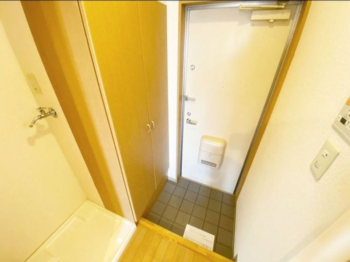 メゾンドシェティ103の玄関