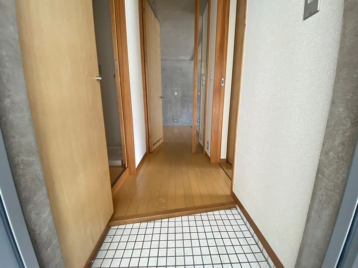 神奈川県川崎市中原区市ノ坪の賃貸マンションの玄関