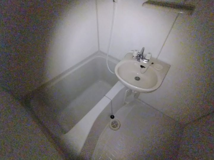 レオパレスホワイトコート高田西の風呂