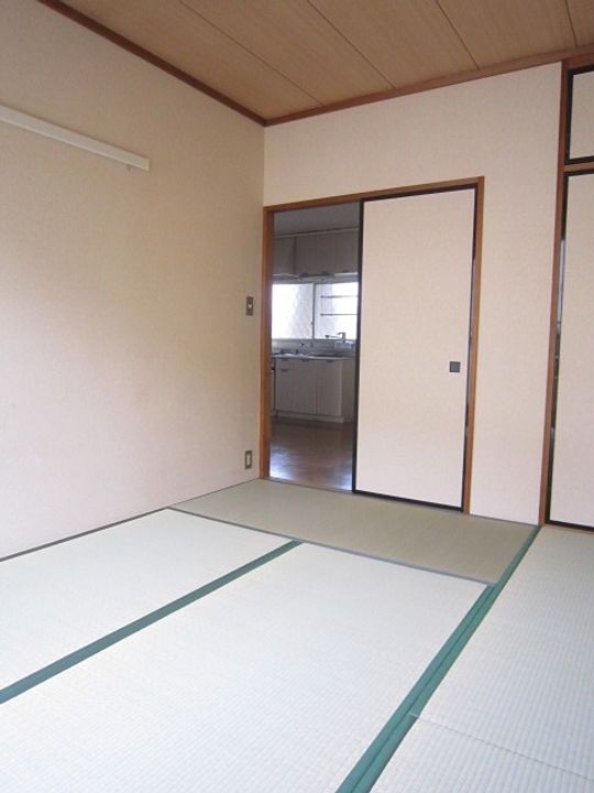 シティーハイム青山202の居間