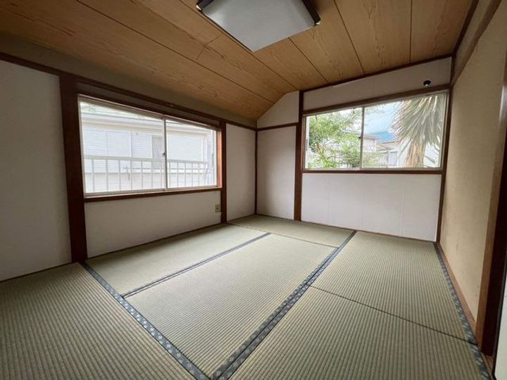 神奈川県横浜市磯子区磯子8丁目(一戸建)の賃貸物件1の居間