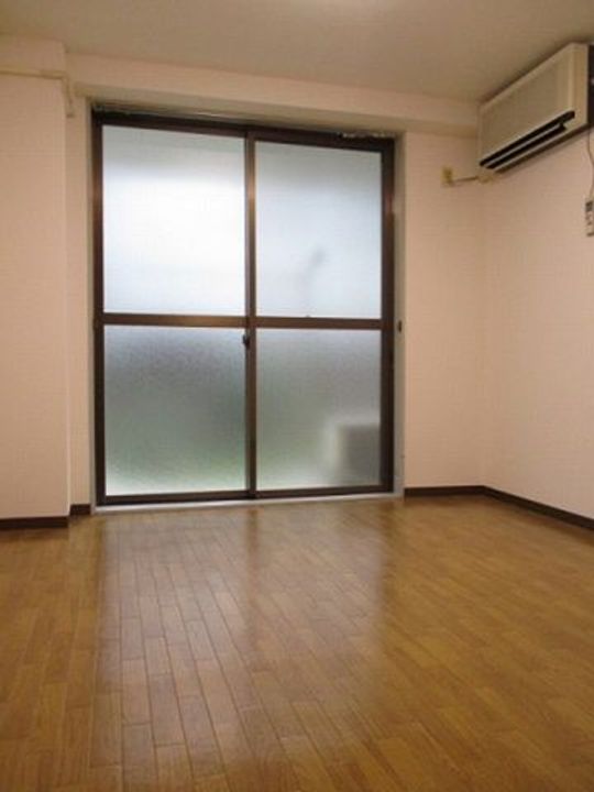 エスケイハイツ308の居間