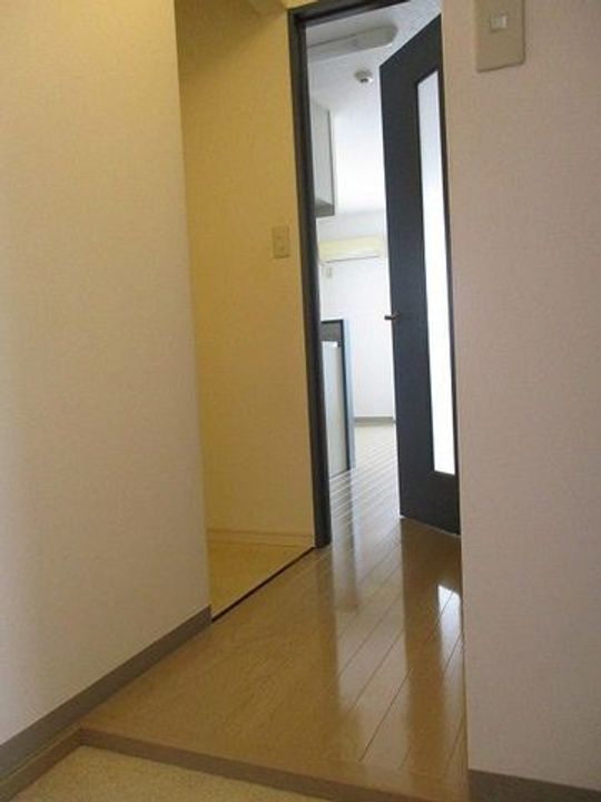 セレ上永谷102の玄関