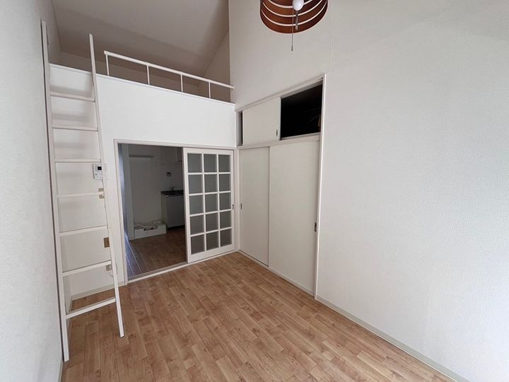 パレス蒔田204の居間