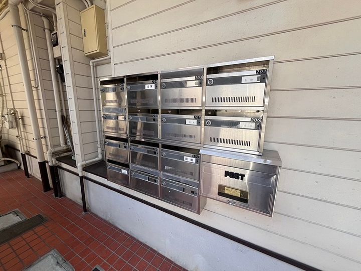 パレス蒔田201の玄関