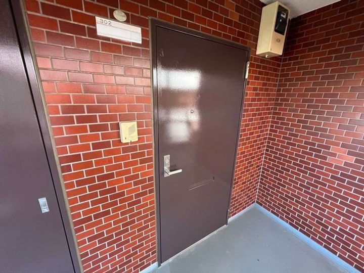 セザール第二鶴間302の玄関