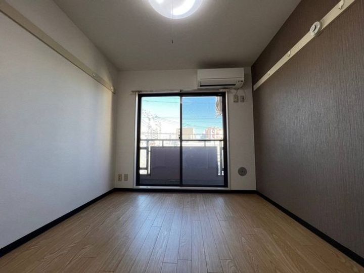 セザール第二鶴間302の居間