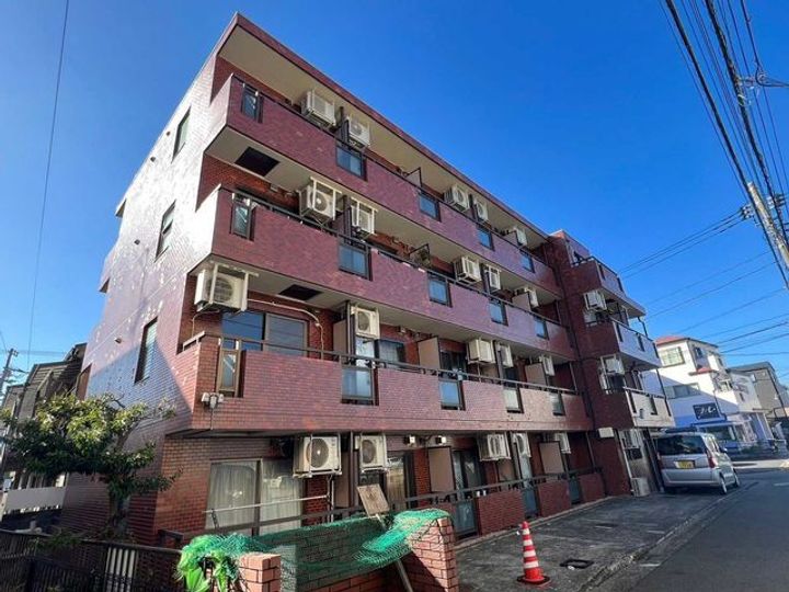 セザール第二鶴間302の外観