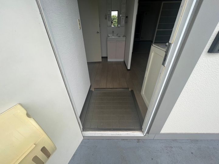 アビニオン201の玄関