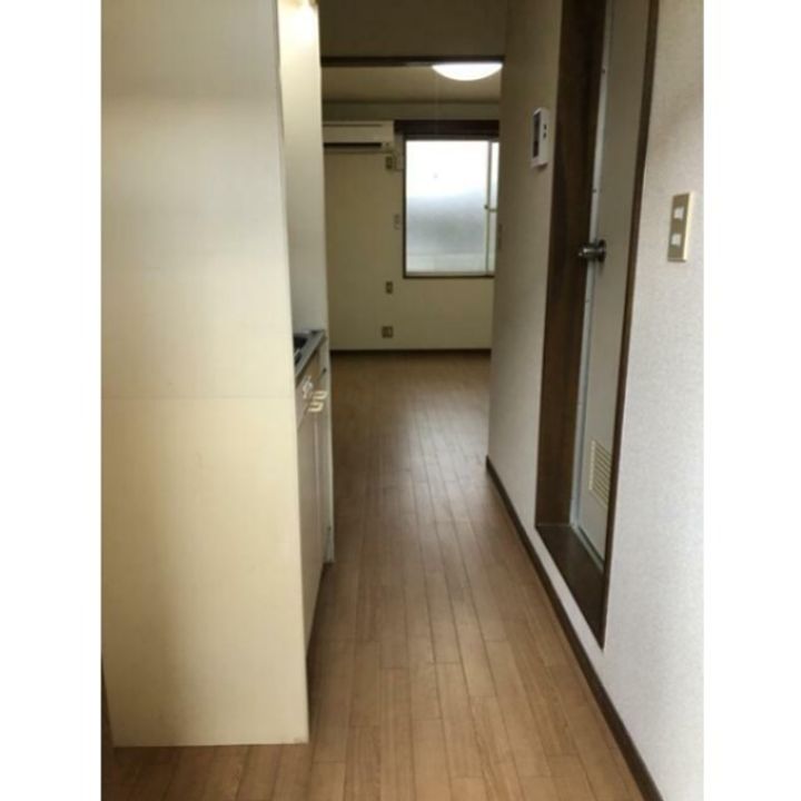 メゾンファミール瀬谷の玄関