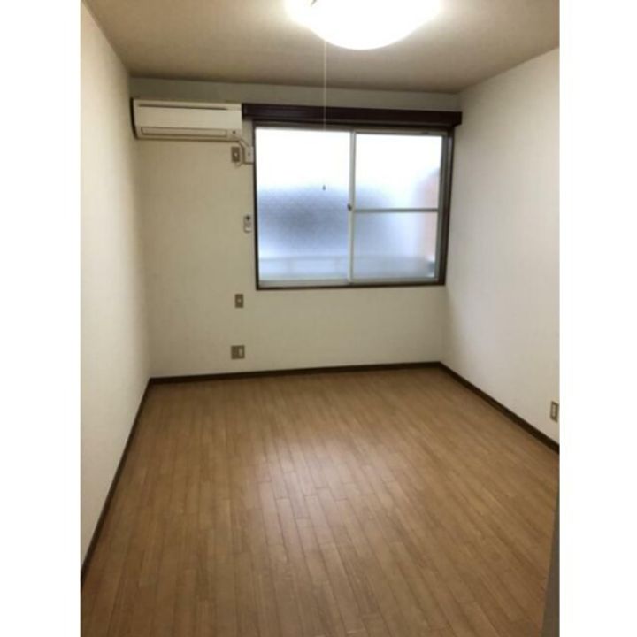 メゾンファミール瀬谷の居間