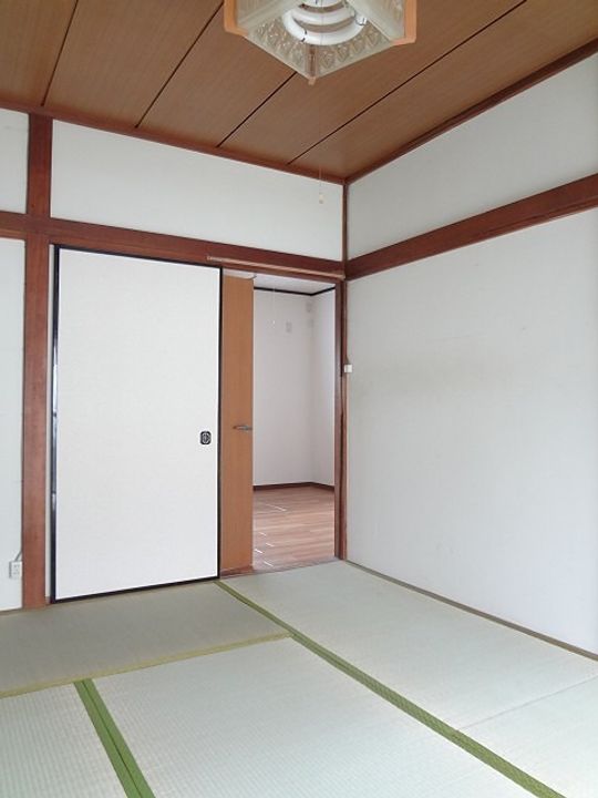 井上アパート1の居間