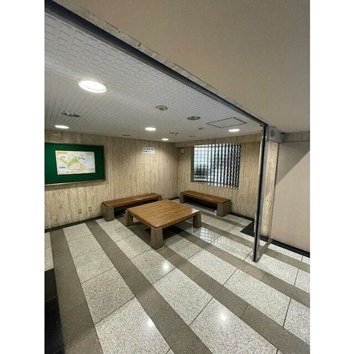 横浜平沼ダイカンプラザ一号館の玄関