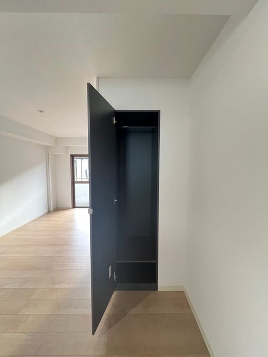 新山下三番館202の居間