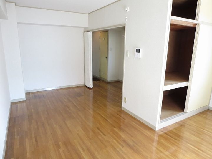 セジュール新屋敷101の居間