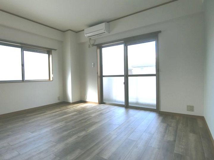 アーネスト下荒田201の居間