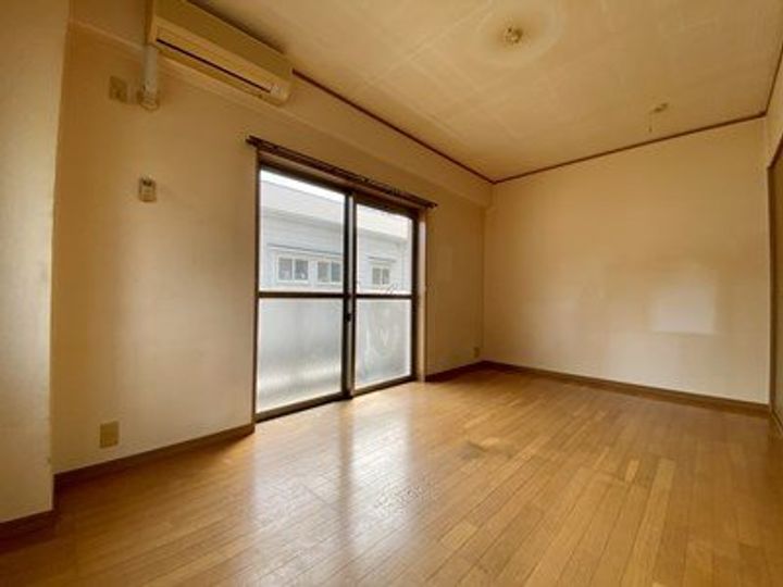 アーネスト下荒田の居間