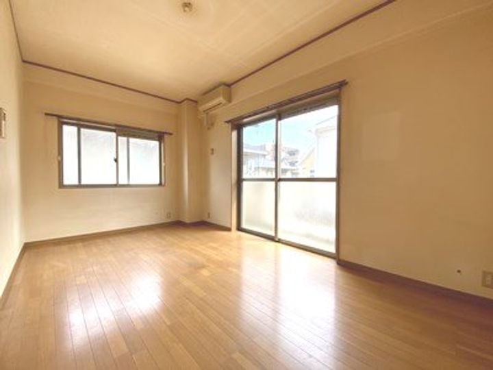 アーネスト下荒田の居間