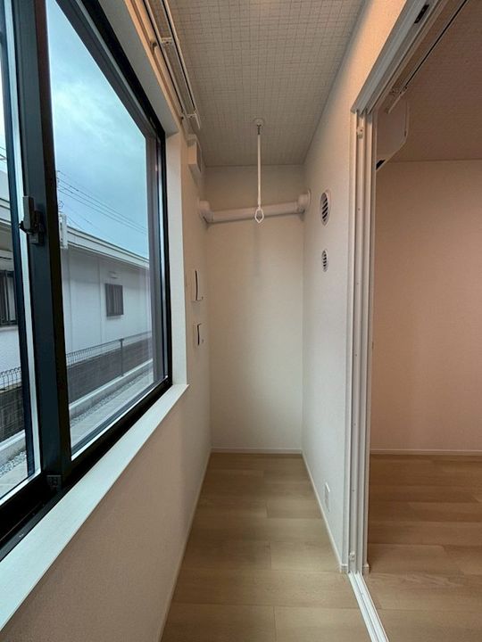 ルガル・コモドの居間