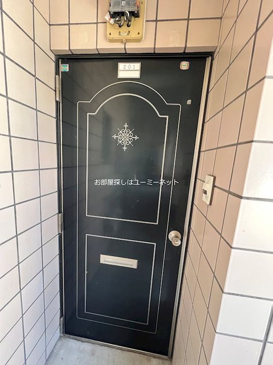 すみれハイツの玄関