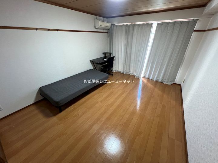 すみれハイツの居間