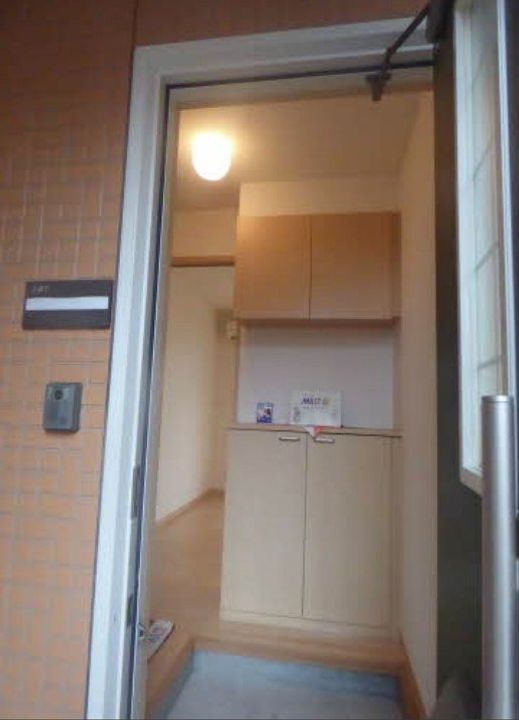 ヴェルジェ A棟102の玄関