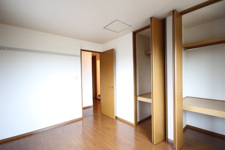 鹿児島県姶良市東餅田の賃貸アパートの居間