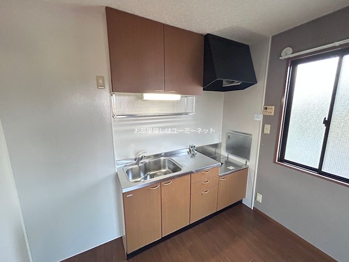 鹿児島県姶良市東餅田の賃貸アパートのキッチン