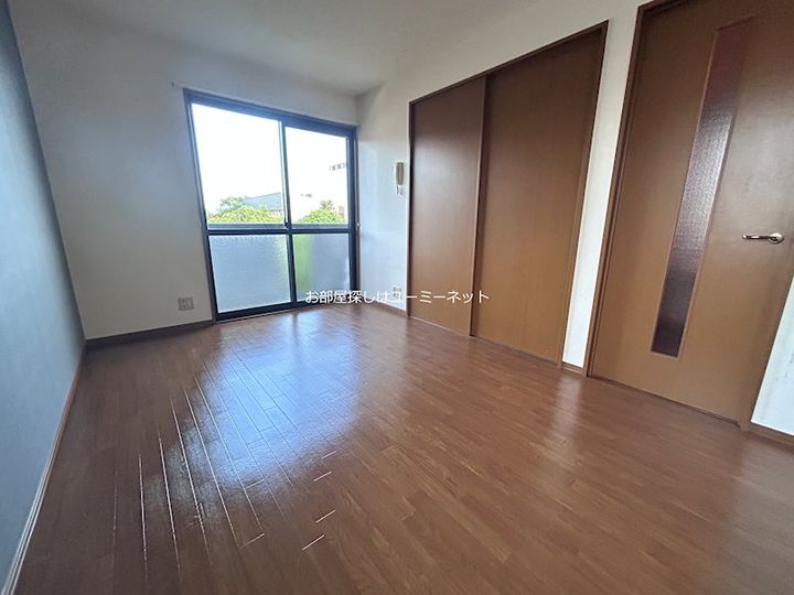 鹿児島県姶良市東餅田の賃貸アパートの居間