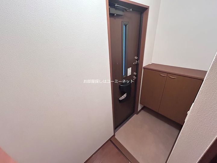 鹿児島県姶良市東餅田の賃貸アパートの玄関