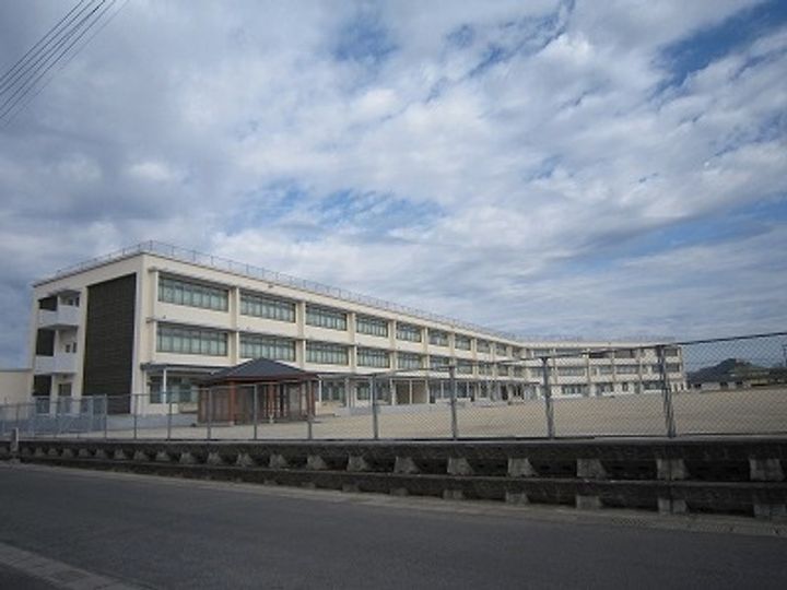 鹿児島県姶良市西餅田の賃貸アパートの周辺