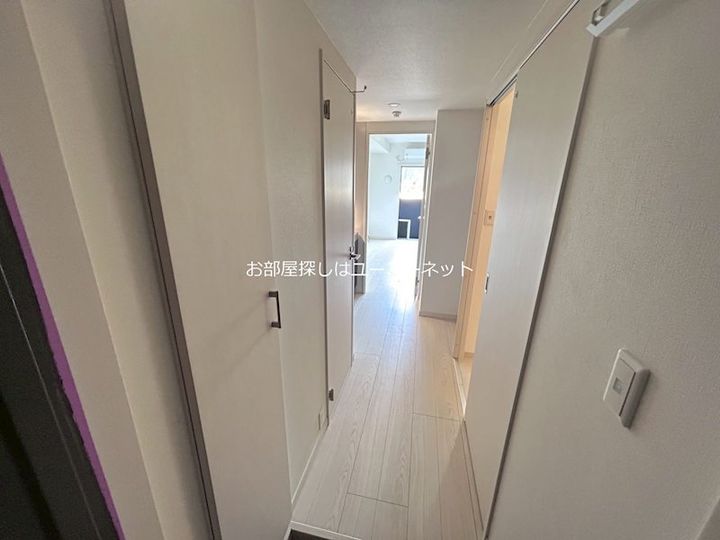 鹿児島県姶良市東餅田の賃貸マンションの玄関