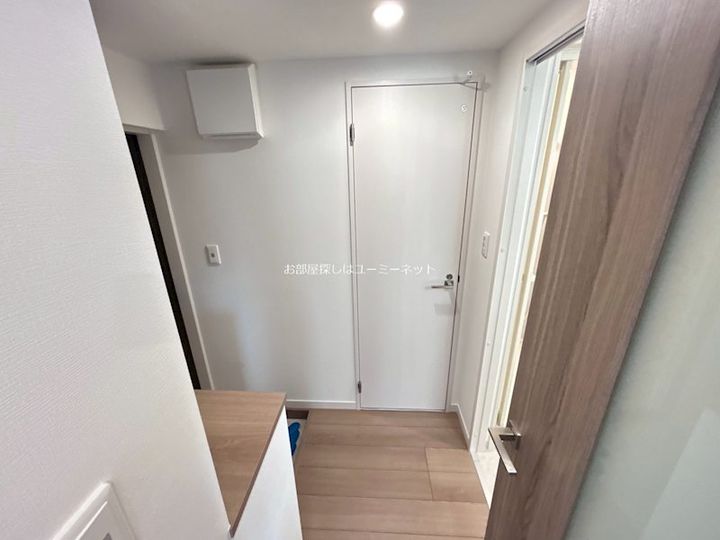 鹿児島県姶良市東餅田の賃貸マンションの玄関